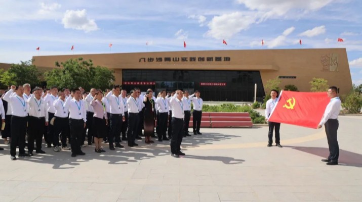 為深入貫徹習(xí)近平生態(tài)文明思想，踐行“綠水青山就是金山銀山”理念，傳承紅色基因，在“七一