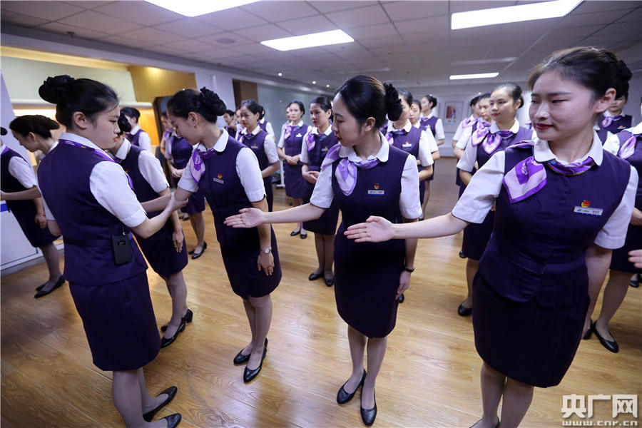 杭州動姐禮儀培訓服務助力暑運高質量出行